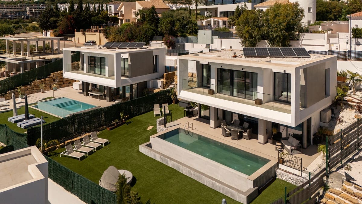 4 makuuhuone Huvila myytävänä paikassa Estepona - 1 295 000 € (Ref: 9833083)