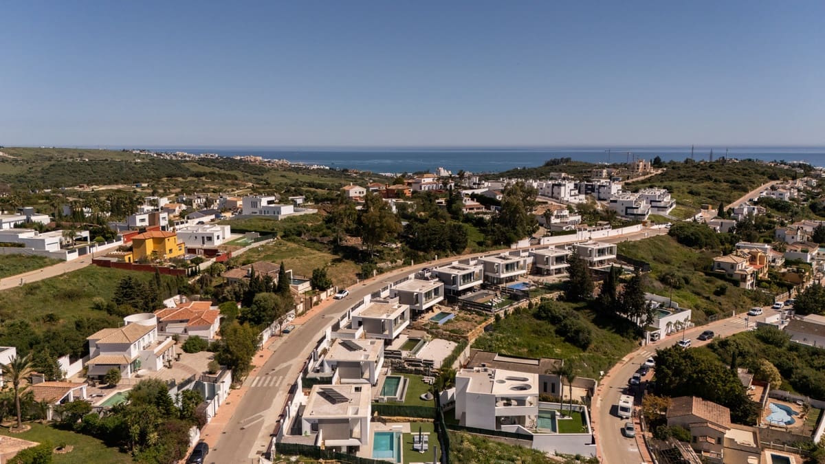 4 makuuhuone Huvila myytävänä paikassa Estepona - 1 295 000 € (Ref: 9833083)