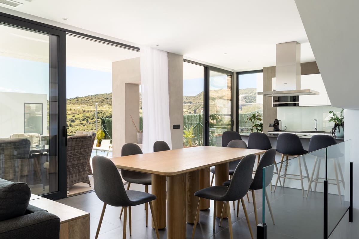 4 makuuhuone Huvila myytävänä paikassa Estepona - 1 295 000 € (Ref: 9833083)