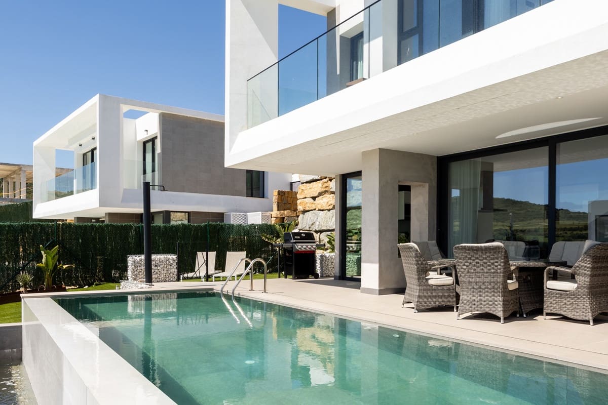 4 makuuhuone Huvila myytävänä paikassa Estepona - 1 295 000 € (Ref: 9833083)