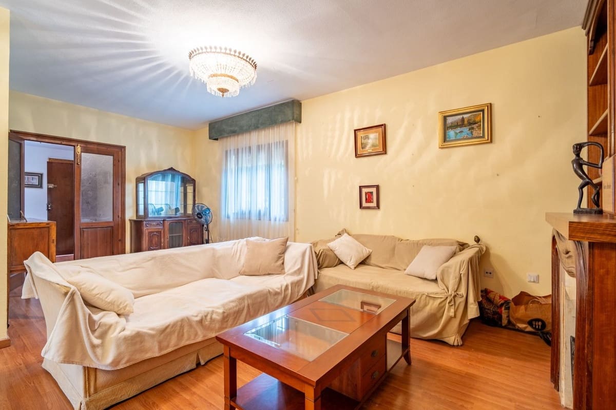 Chalet de 6 habitaciones en Málaga ciudad en venta - 1.365.000 € (Ref: 9834925)