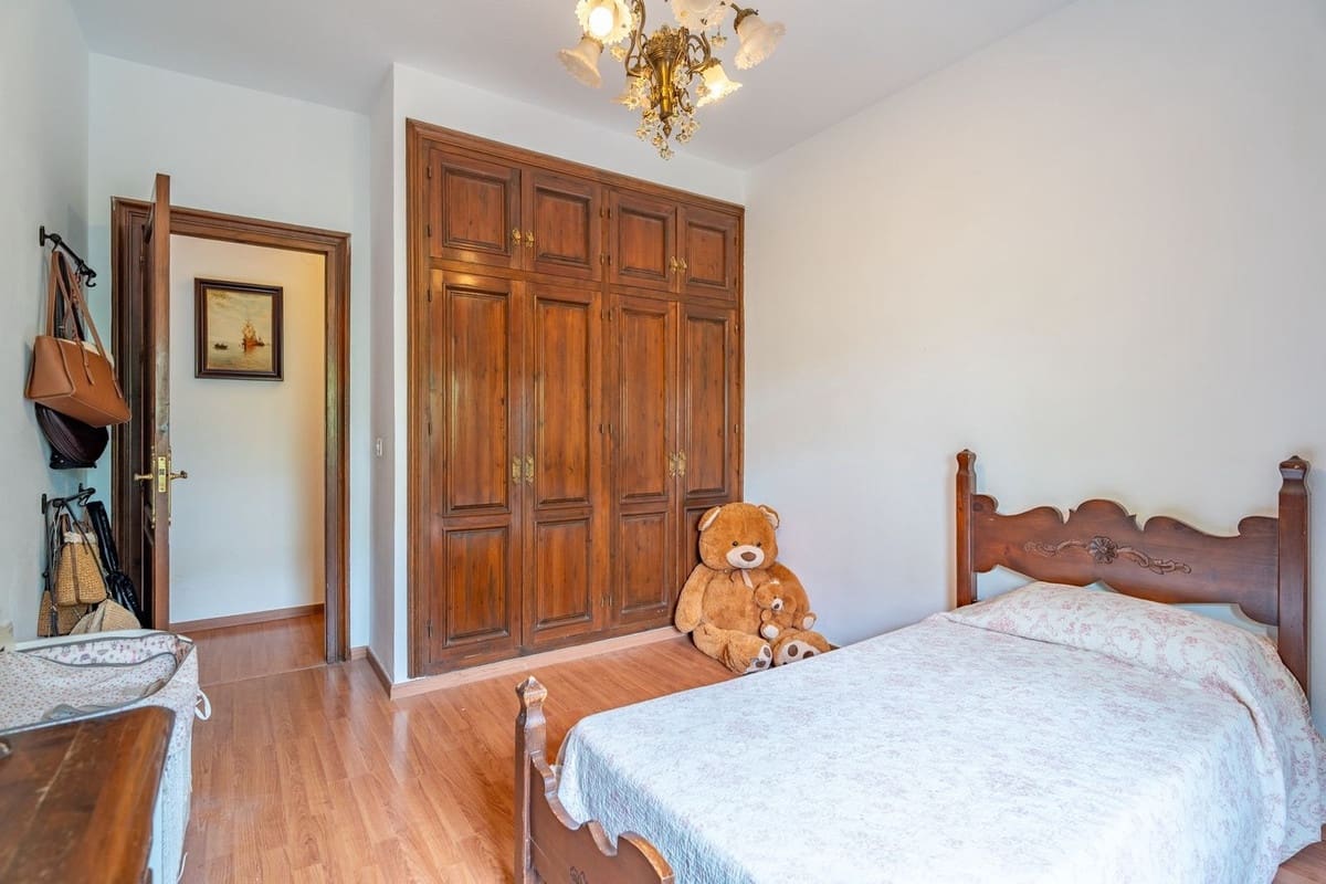 Chalet de 6 habitaciones en Málaga ciudad en venta - 1.365.000 € (Ref: 9834925)