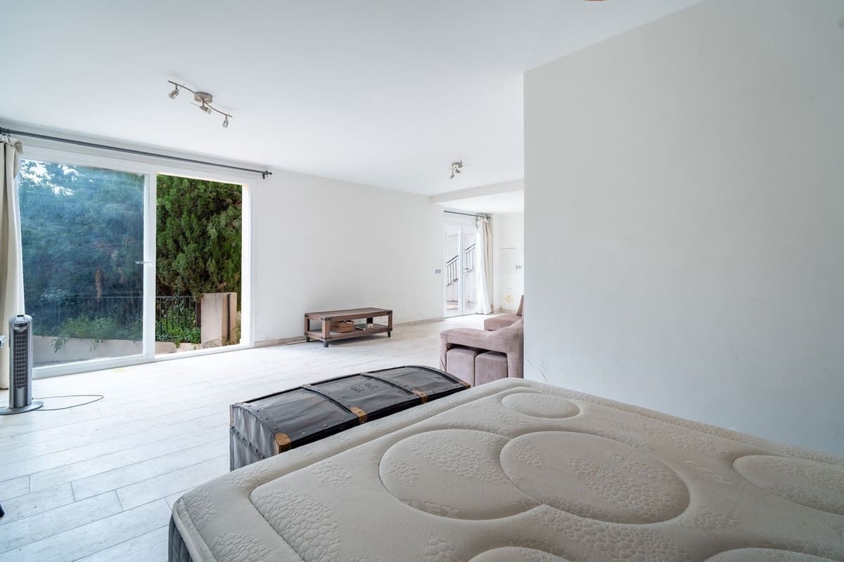 Chalet de 6 habitaciones en Málaga ciudad en venta - 1.365.000 € (Ref: 9834925)
