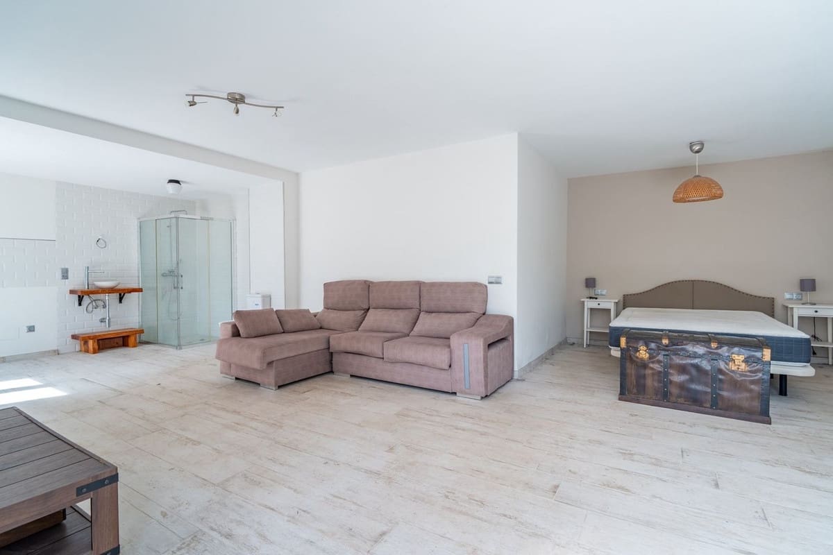 Chalet de 6 habitaciones en Málaga ciudad en venta - 1.365.000 € (Ref: 9834925)