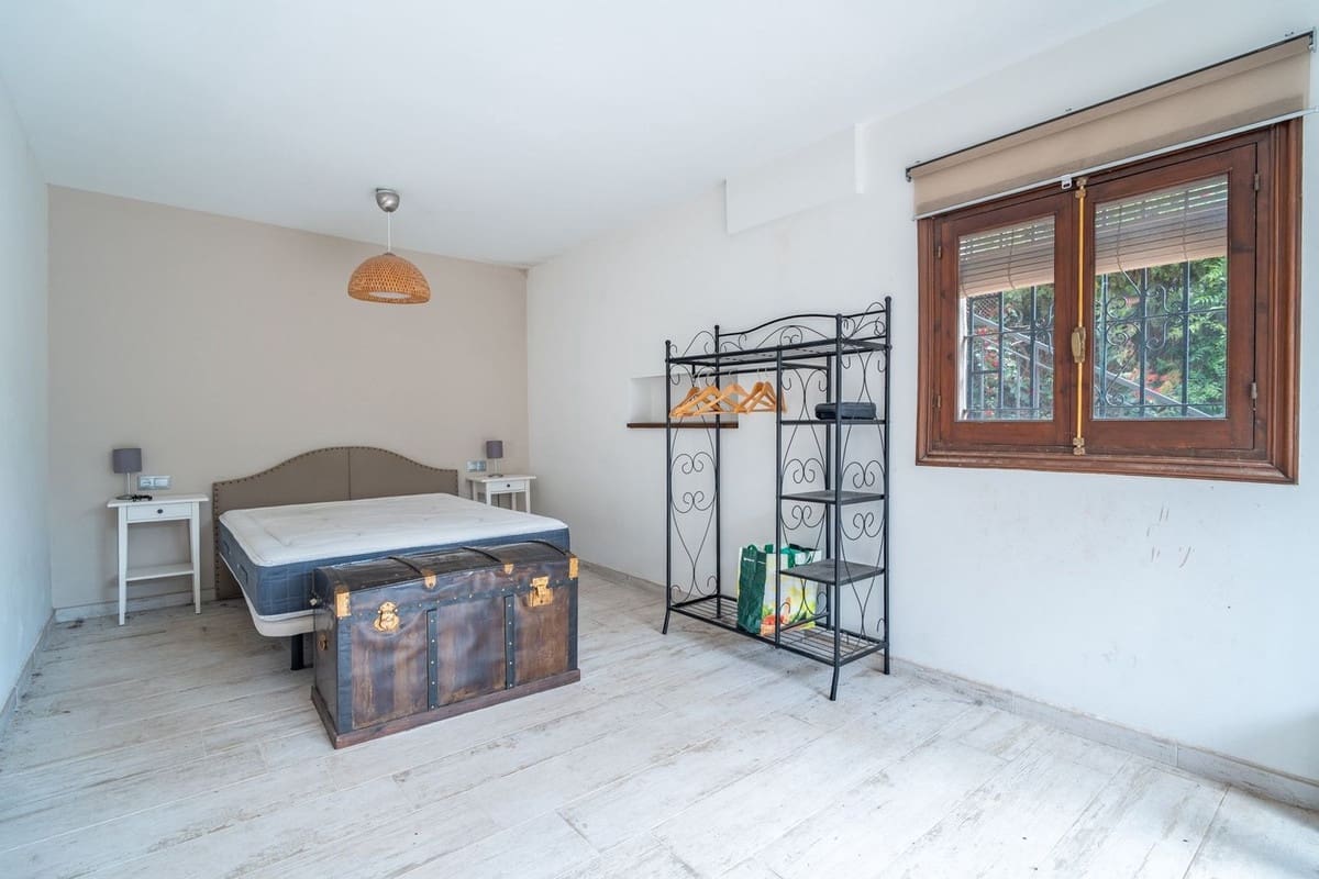 Chalet de 6 habitaciones en Málaga ciudad en venta - 1.365.000 € (Ref: 9834925)