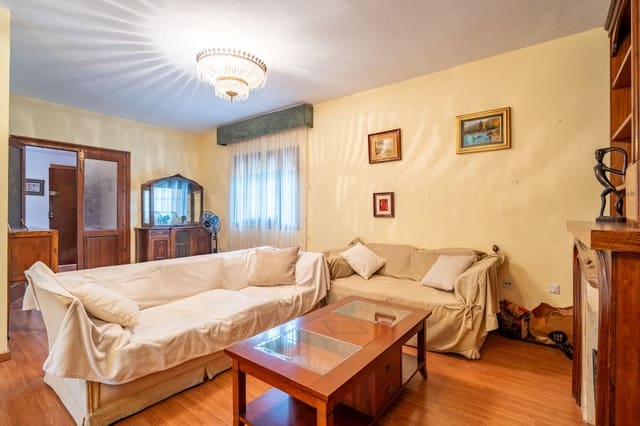 Chalet de 6 habitaciones en El Mayorazgo, Málaga ciudad en venta - 1.365.000 € (Ref: 9834925)