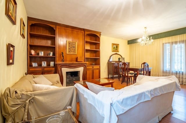 Chalet de 6 habitaciones en El Mayorazgo, Málaga ciudad en venta - 1.365.000 € (Ref: 9834925)