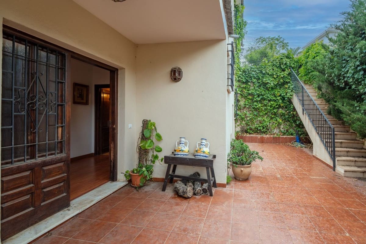 Chalet de 6 habitaciones en Málaga ciudad en venta - 1.365.000 € (Ref: 9834925)