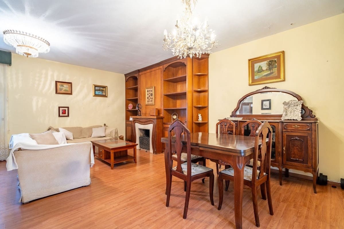 Chalet de 6 habitaciones en Málaga ciudad en venta - 1.365.000 € (Ref: 9834925)