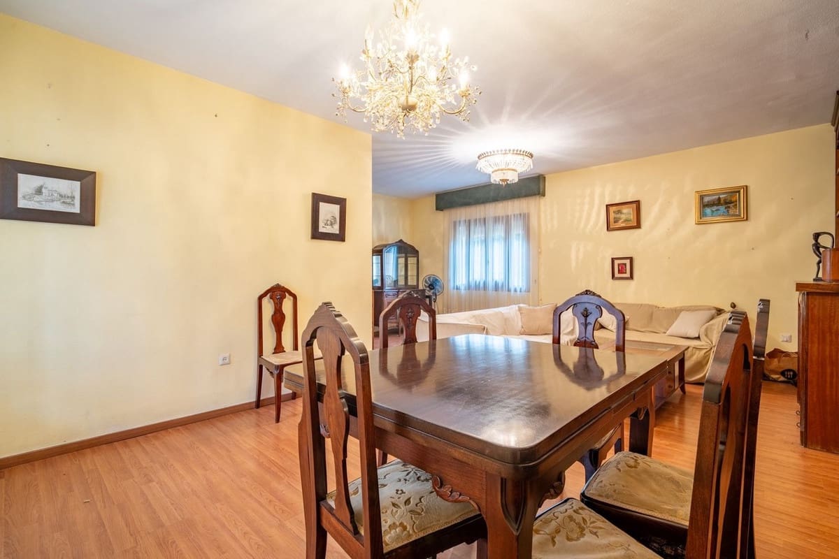 Chalet de 6 habitaciones en Málaga ciudad en venta - 1.365.000 € (Ref: 9834925)
