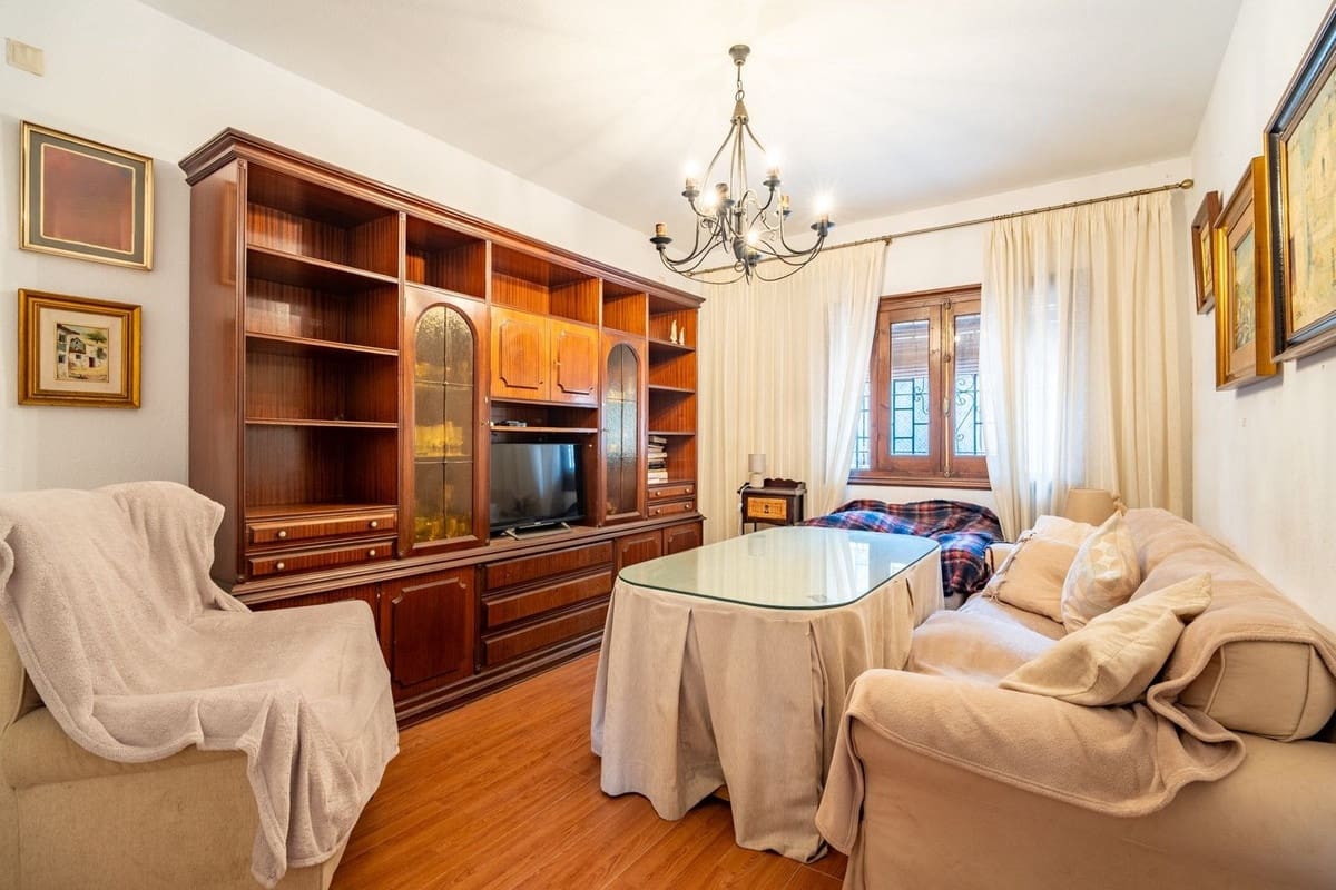 Chalet de 6 habitaciones en Málaga ciudad en venta - 1.365.000 € (Ref: 9834925)