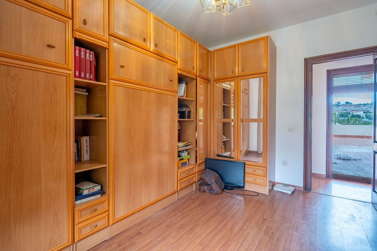 Chalet de 6 habitaciones en Málaga ciudad en venta - 1.365.000 € (Ref: 9834925)
