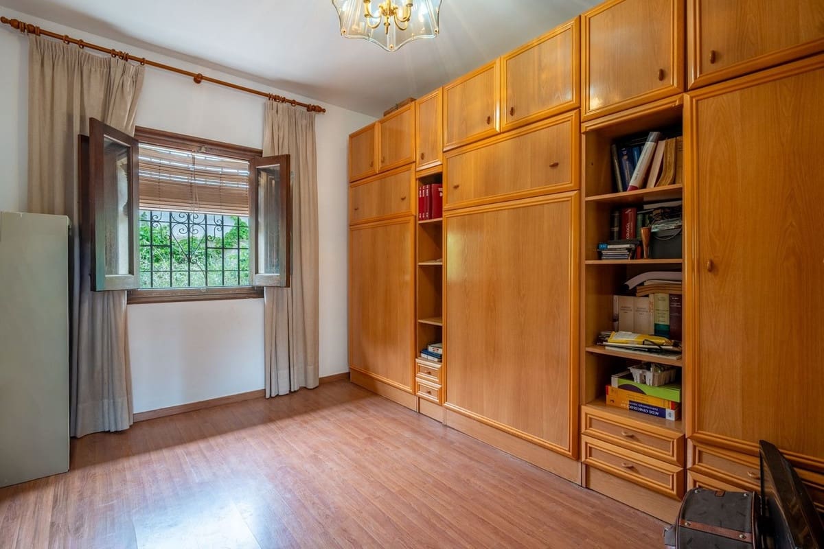 Chalet de 6 habitaciones en Málaga ciudad en venta - 1.365.000 € (Ref: 9834925)