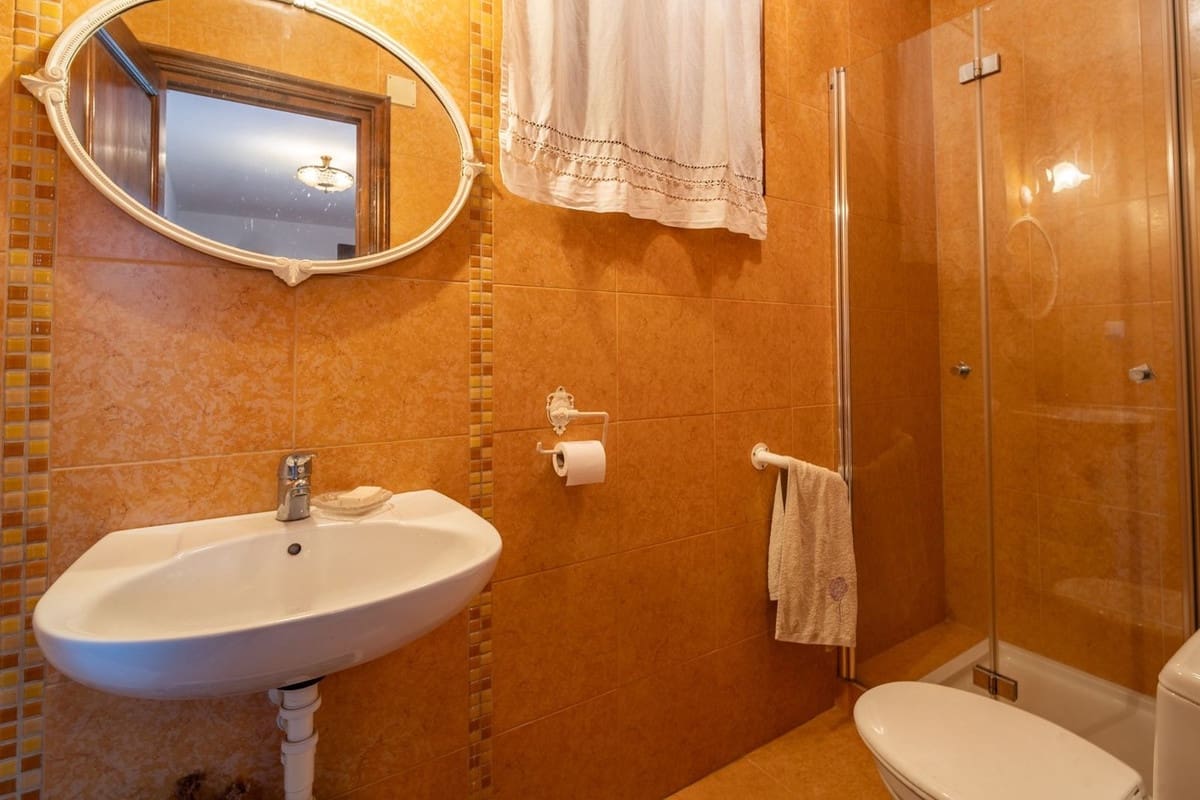 Chalet de 6 habitaciones en Málaga ciudad en venta - 1.365.000 € (Ref: 9834925)