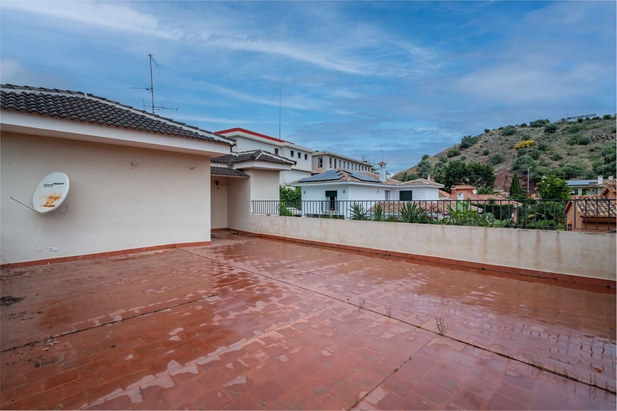 Chalet de 6 habitaciones en Málaga ciudad en venta - 1.365.000 € (Ref: 9834925)