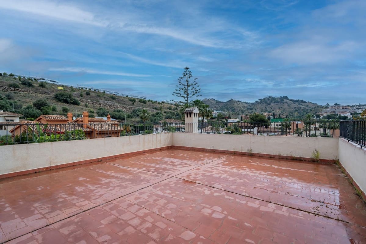 Chalet de 6 habitaciones en Málaga ciudad en venta - 1.365.000 € (Ref: 9834925)