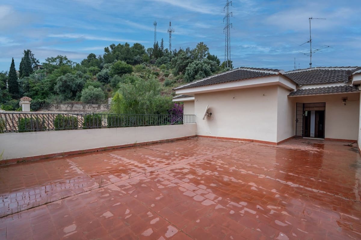 Chalet de 6 habitaciones en Málaga ciudad en venta - 1.365.000 € (Ref: 9834925)