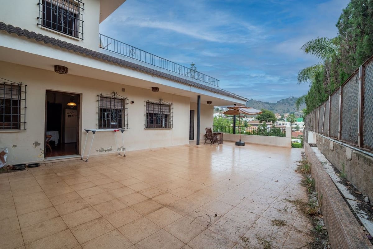 Chalet de 6 habitaciones en Málaga ciudad en venta - 1.365.000 € (Ref: 9834925)