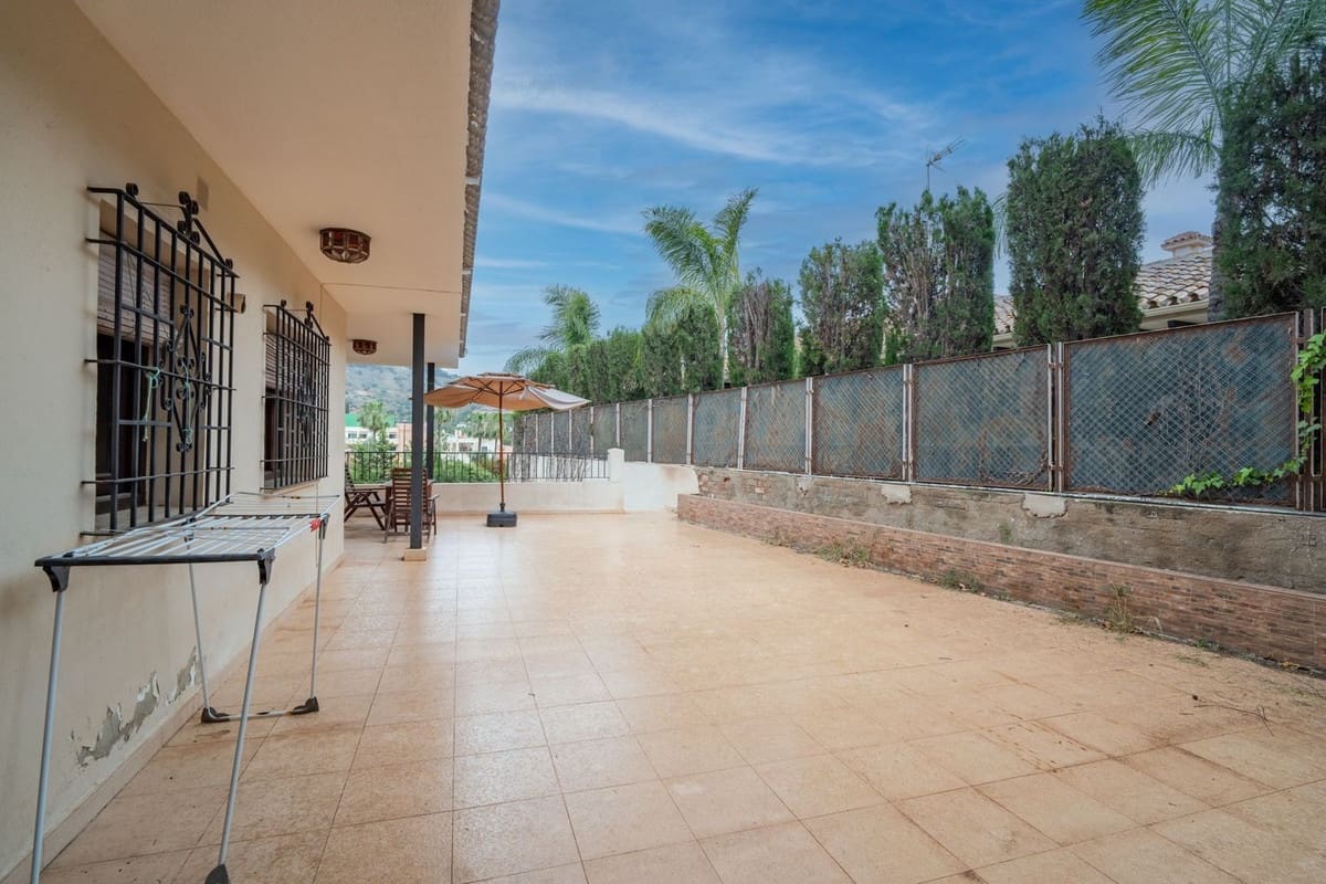 Chalet de 6 habitaciones en Málaga ciudad en venta - 1.365.000 € (Ref: 9834925)