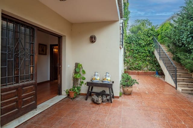 Chalet de 6 habitaciones en El Mayorazgo, Málaga ciudad en venta - 1.365.000 € (Ref: 9834925)