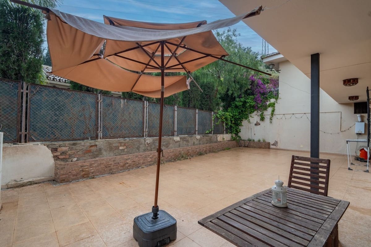 Chalet de 6 habitaciones en Málaga ciudad en venta - 1.365.000 € (Ref: 9834925)