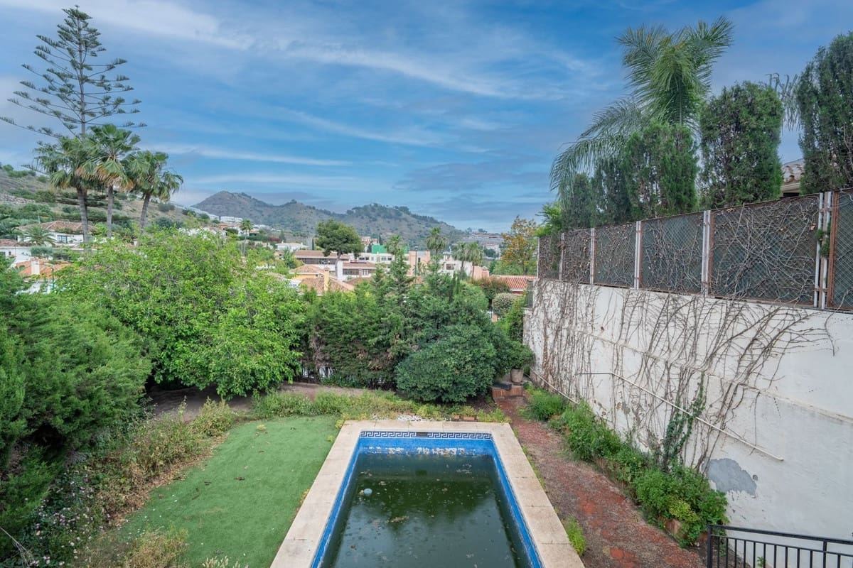 Chalet de 6 habitaciones en Málaga ciudad en venta - 1.365.000 € (Ref: 9834925)