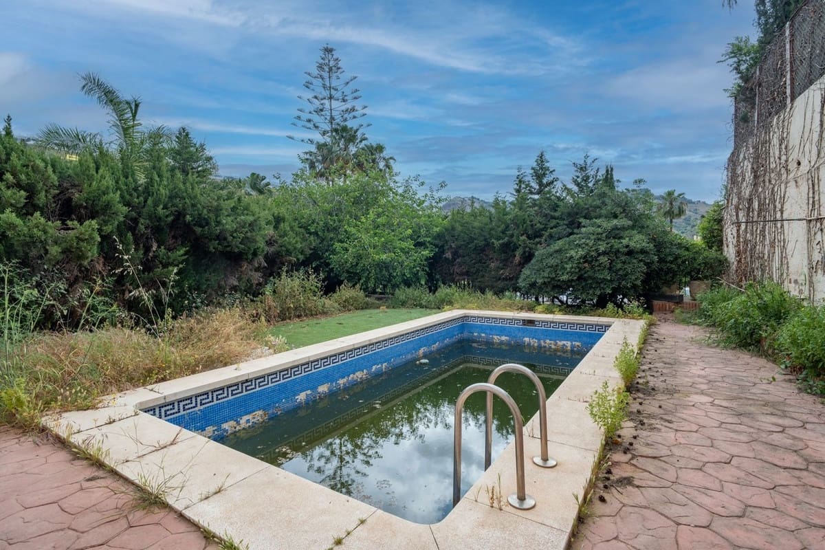 Chalet de 6 habitaciones en Málaga ciudad en venta - 1.365.000 € (Ref: 9834925)