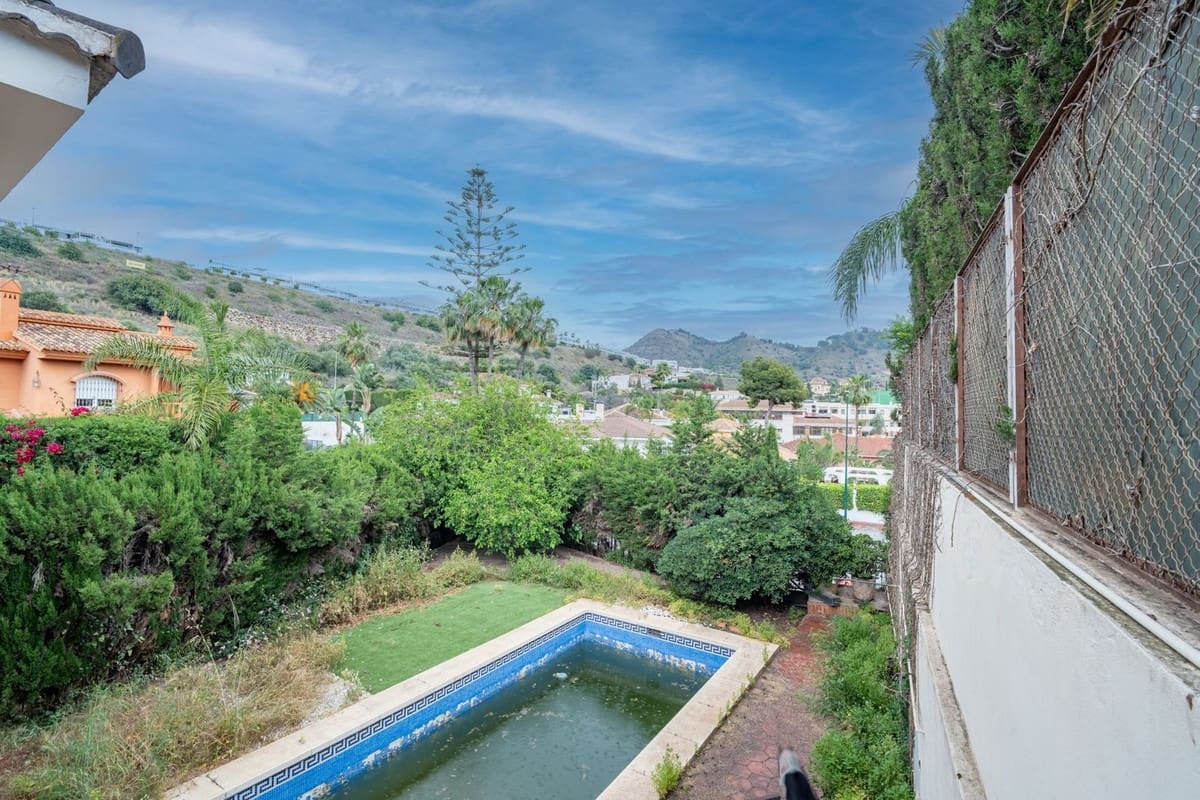 Chalet de 6 habitaciones en Málaga ciudad en venta - 1.365.000 € (Ref: 9834925)