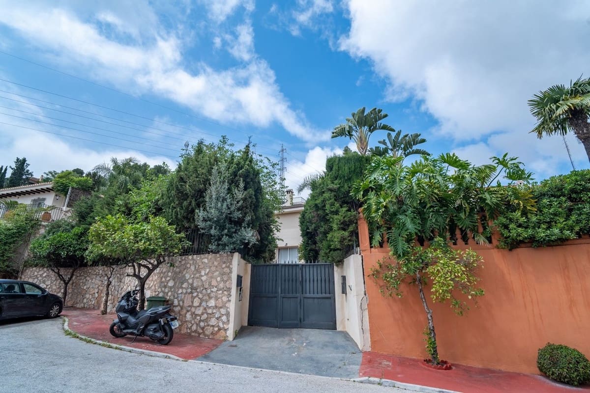 Chalet de 6 habitaciones en Málaga ciudad en venta - 1.365.000 € (Ref: 9834925)