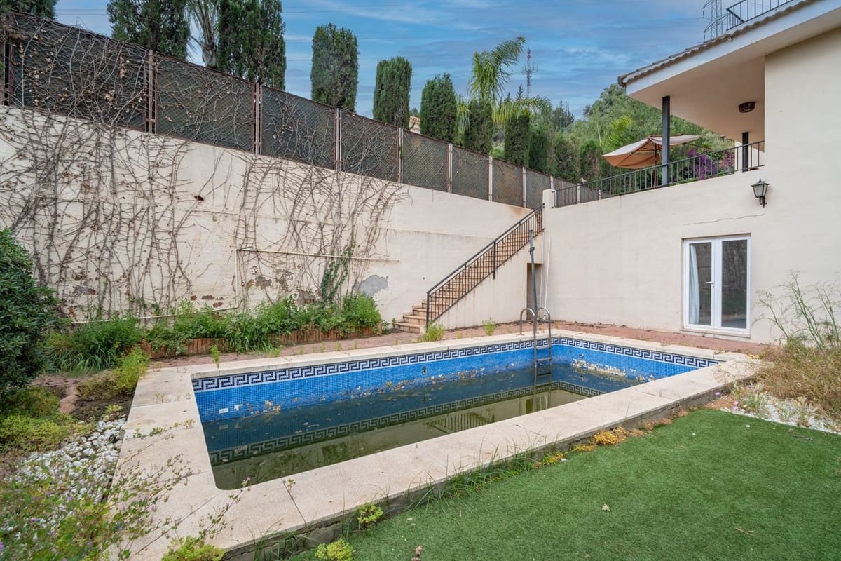 Chalet de 6 habitaciones en Málaga ciudad en venta - 1.365.000 € (Ref: 9834925)