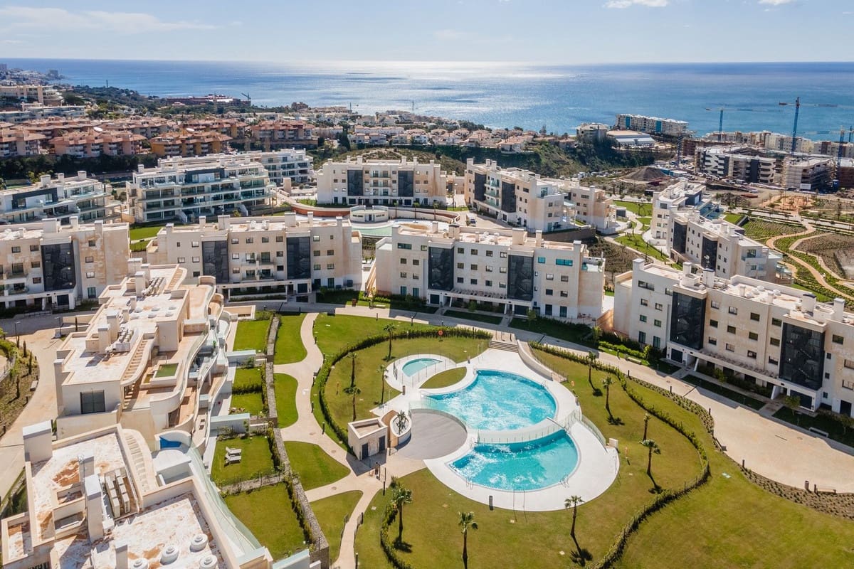 2 soveværelse Lejlighed til salg i Fuengirola med garage - € 620.000 (Ref: 9838731)