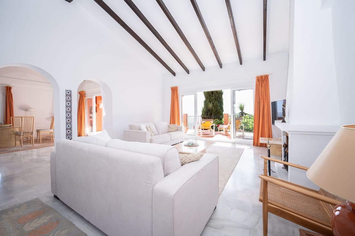 Chalet de 4 habitaciones en Elviria en venta - 850.000 € (Ref: 9840004)
