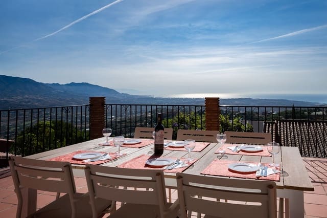 Chalet de 4 habitaciones en Elviria, Marbella en venta - 850.000 € (Ref: 9840004)