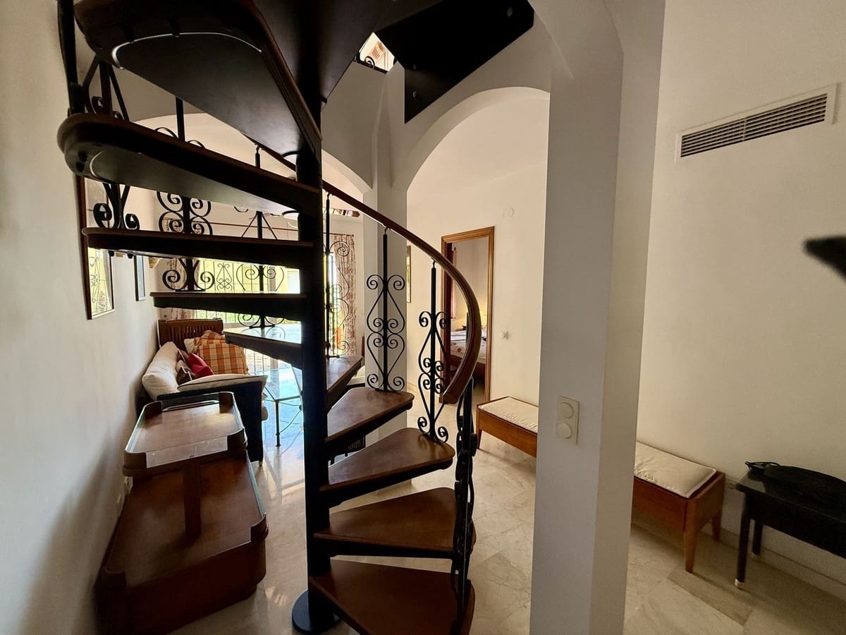 4 bedroom Finca/Country House for sale in Elviria - € 1,050,000 (Ref: 9840005)
