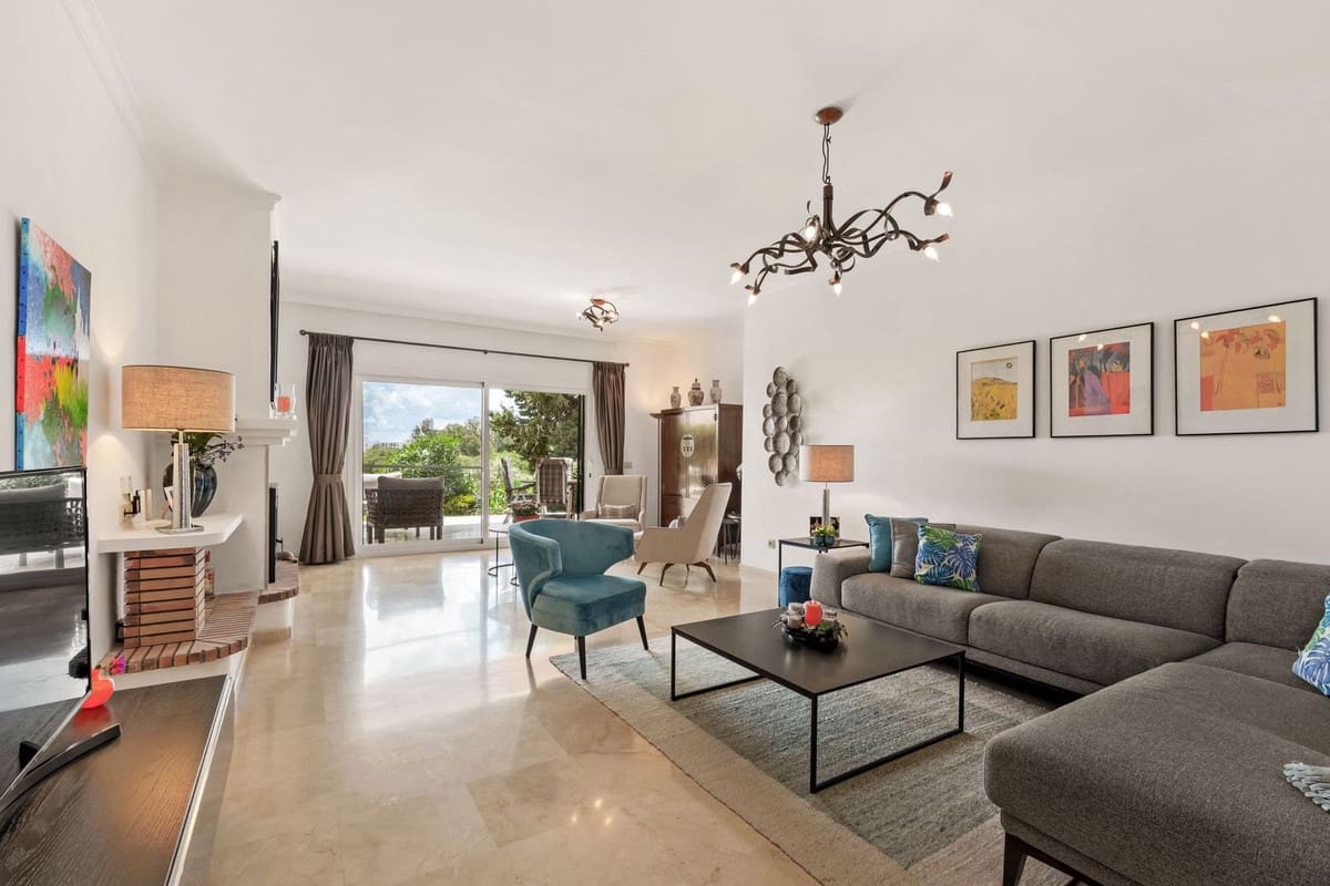 2 Zimmer Apartment zu verkaufen in Estepona - 549.000 € (Ref: 9840006)