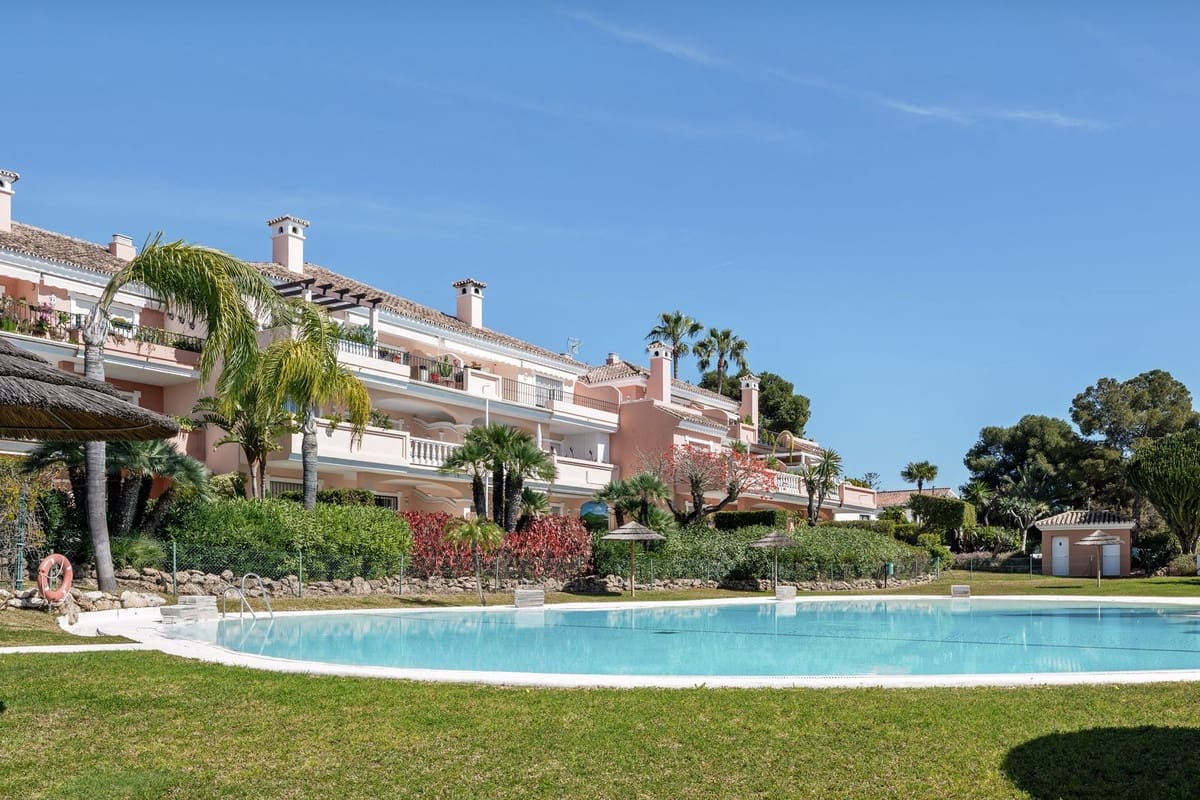 2 Zimmer Apartment zu verkaufen in Estepona - 549.000 € (Ref: 9840006)