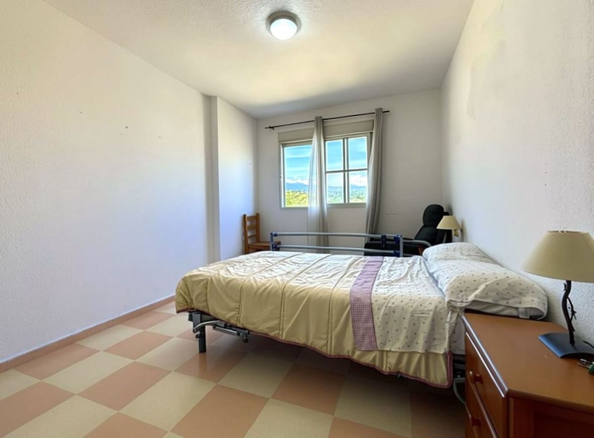 4 chambre Appartement à vendre à Estepona - 375 000 € (Ref: 9848435)