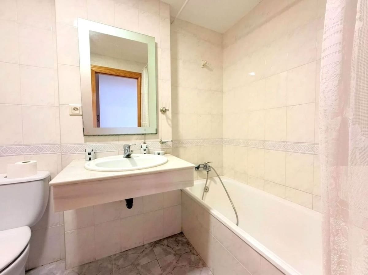 4 chambre Appartement à vendre à Estepona - 375 000 € (Ref: 9848435)