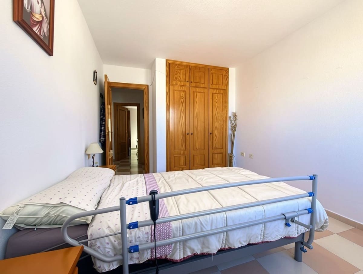 4 chambre Appartement à vendre à Estepona - 375 000 € (Ref: 9848435)