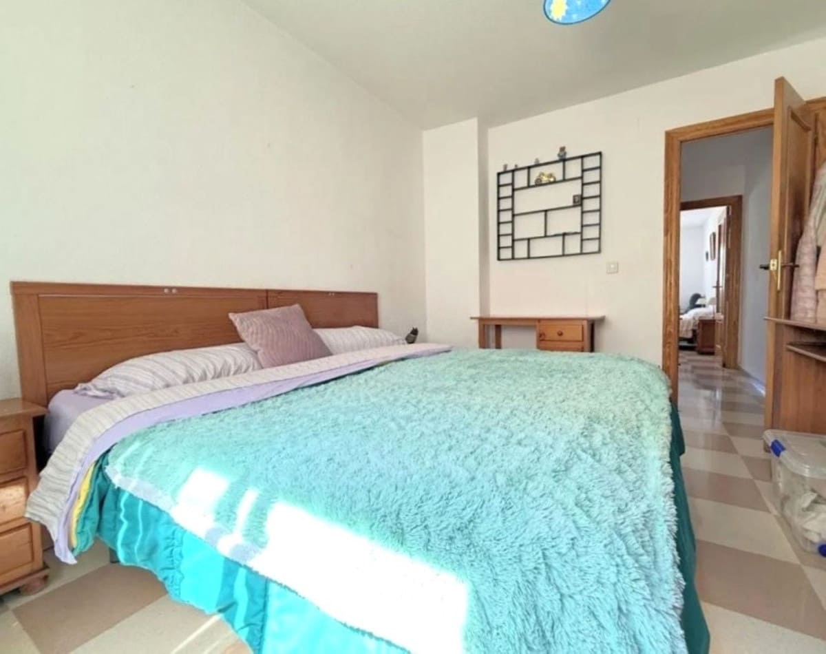 4 chambre Appartement à vendre à Estepona - 375 000 € (Ref: 9848435)