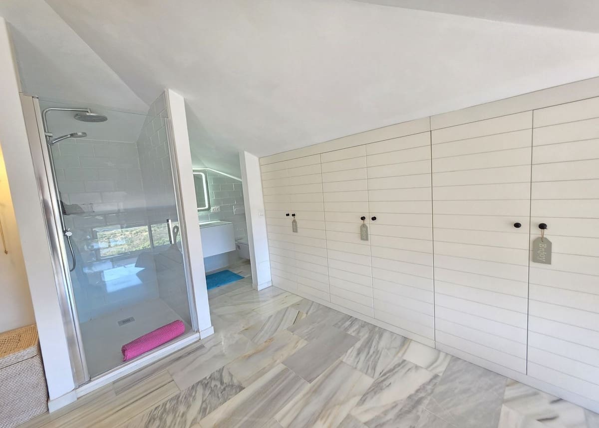 2 bedroom Apartment for sale in La Mairena - € 449,000 (Ref: 9848455)