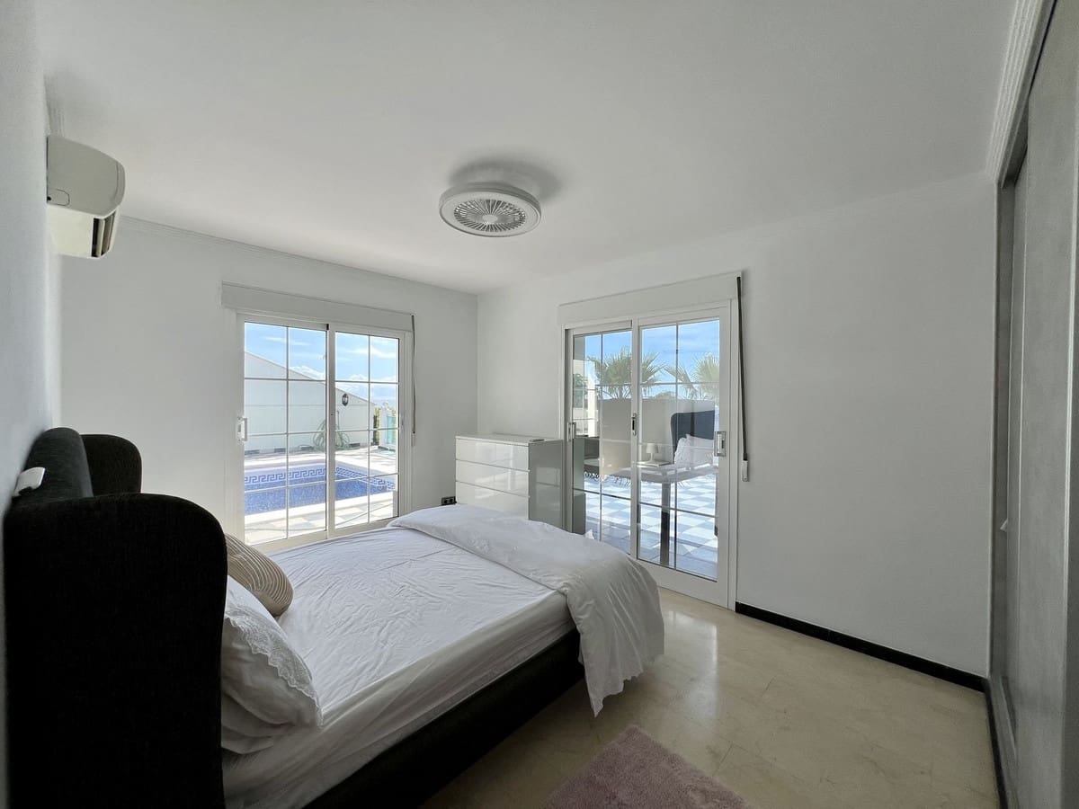 Chalet de 5 habitaciones en El Chaparral en venta - 1.200.000 € (Ref: 9850705)