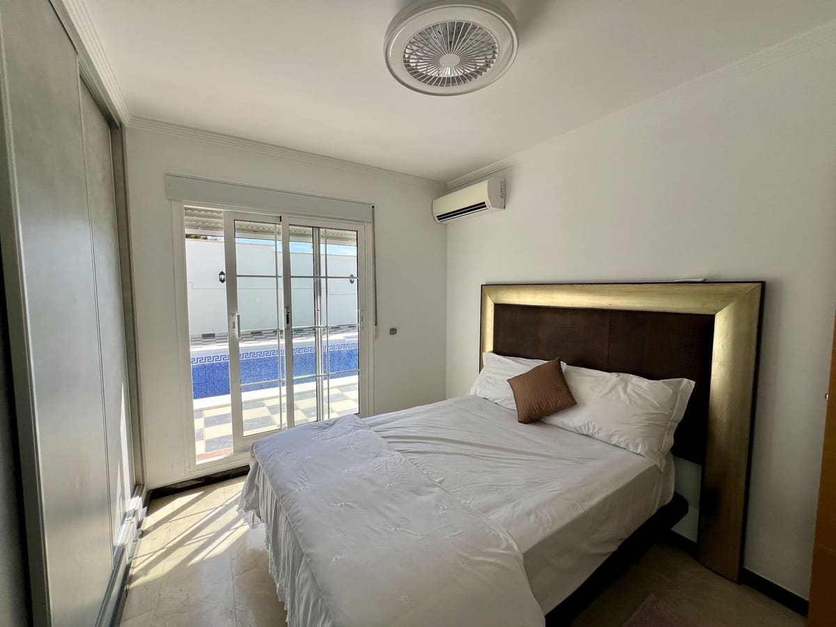 Chalet de 5 habitaciones en El Chaparral en venta - 1.200.000 € (Ref: 9850705)