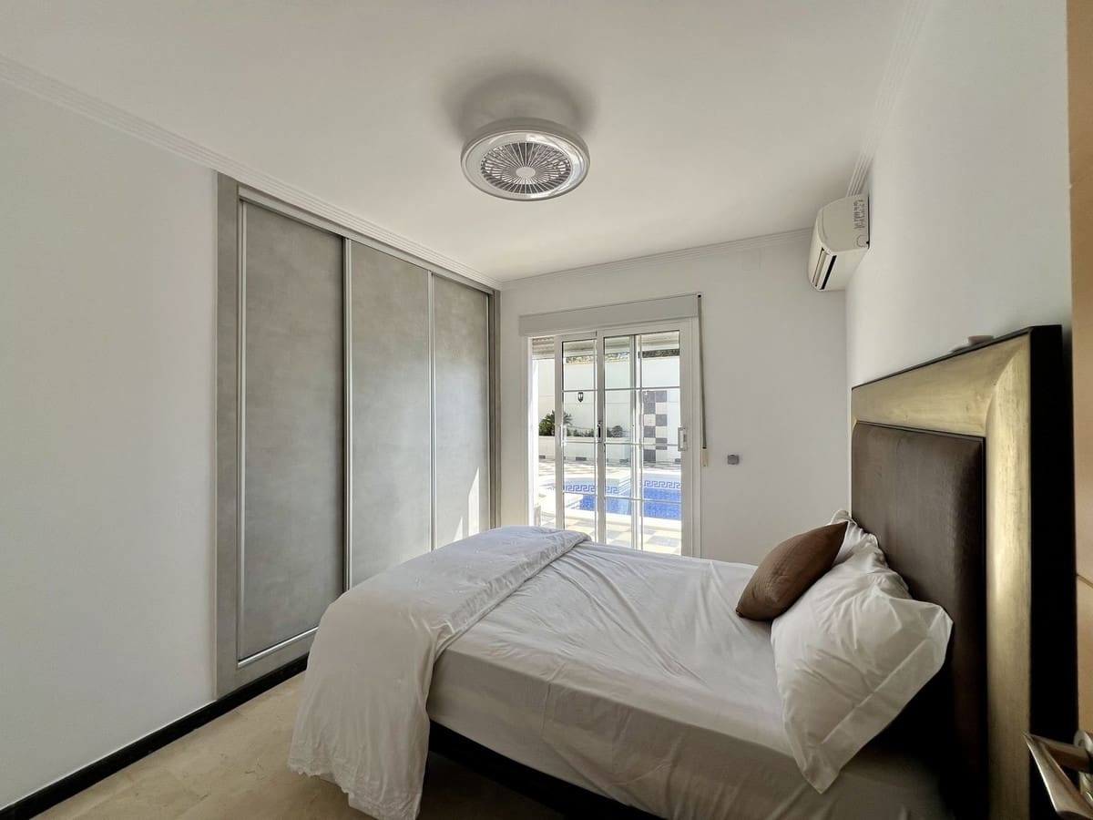 Chalet de 5 habitaciones en El Chaparral en venta - 1.200.000 € (Ref: 9850705)