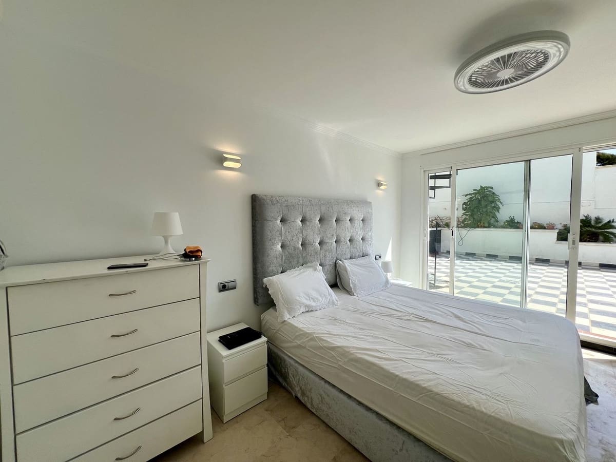 Chalet de 5 habitaciones en El Chaparral en venta - 1.200.000 € (Ref: 9850705)