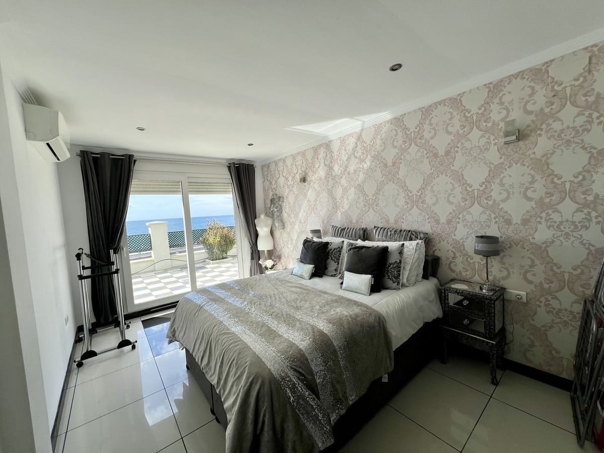 Chalet de 5 habitaciones en El Chaparral en venta - 1.200.000 € (Ref: 9850705)