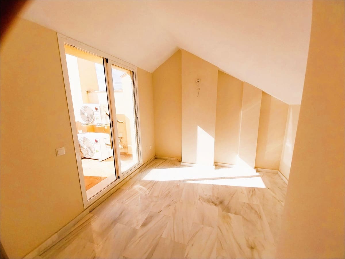4 sypialnia Dom na sprzedaż w Calahonda z garażem - 639 000 € (Ref: 9854695)
