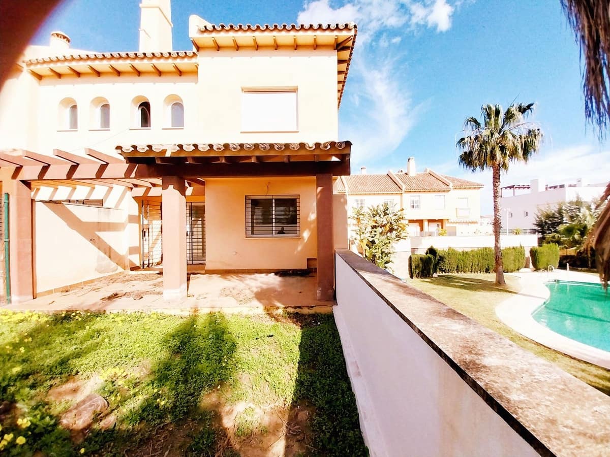 4 sypialnia Dom na sprzedaż w Calahonda z garażem - 639 000 € (Ref: 9854695)