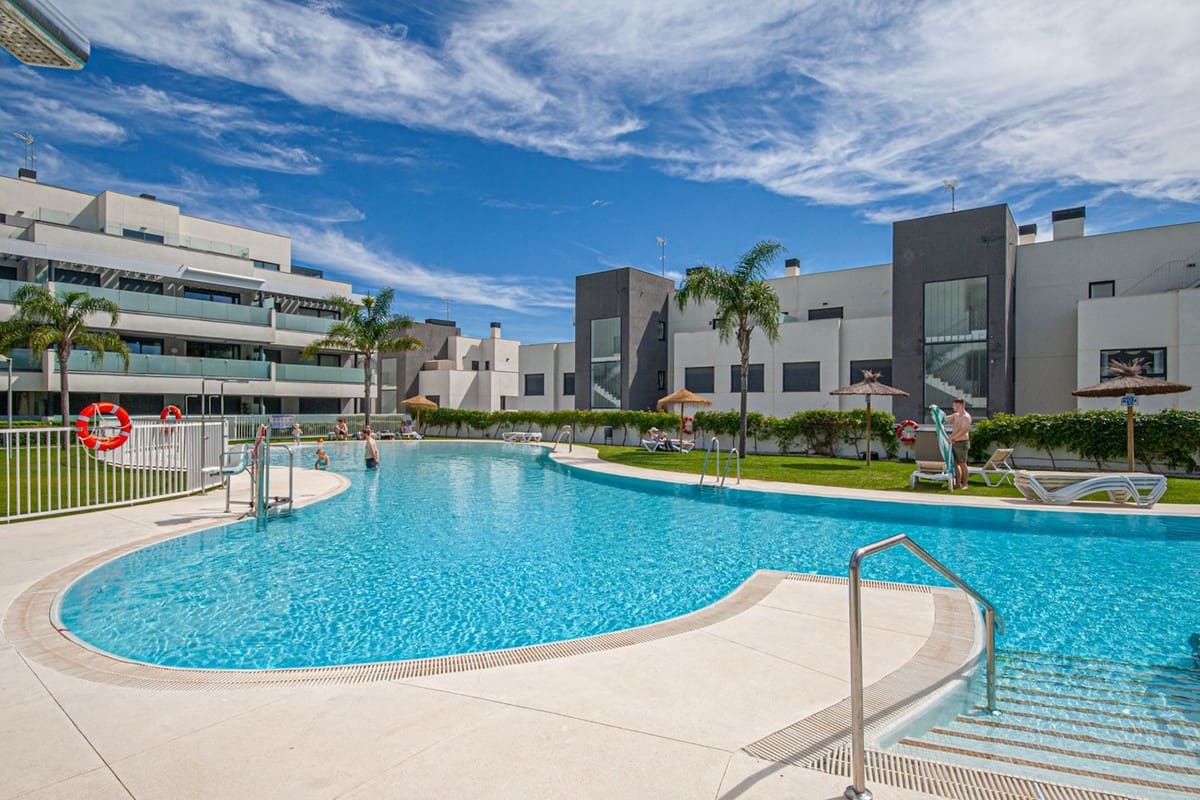 3 bedroom Apartment for sale in La Cala de Mijas with garage - € 729,000 (Ref: 9854697)