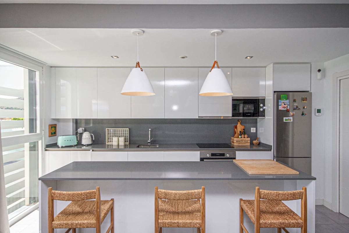 3 bedroom Apartment for sale in La Cala de Mijas with garage - € 729,000 (Ref: 9854697)
